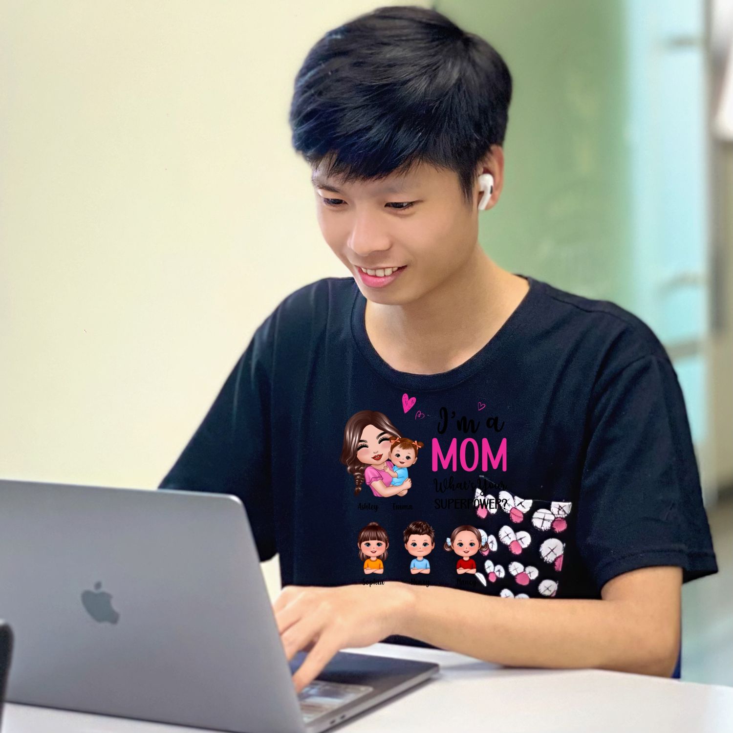Doll Mom Hugging Kids I‘m A Mom What’s Your Superpower Gift For Mom Personalized Shirt