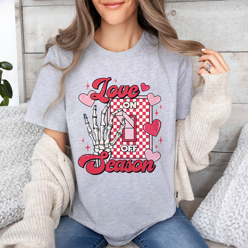 GiftyGifts Love Season Retro Valentine T-Shirt
